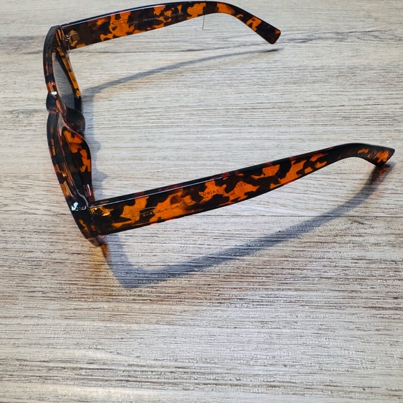 Tortoise Shell Sunglasses - Picture 4 of 4
